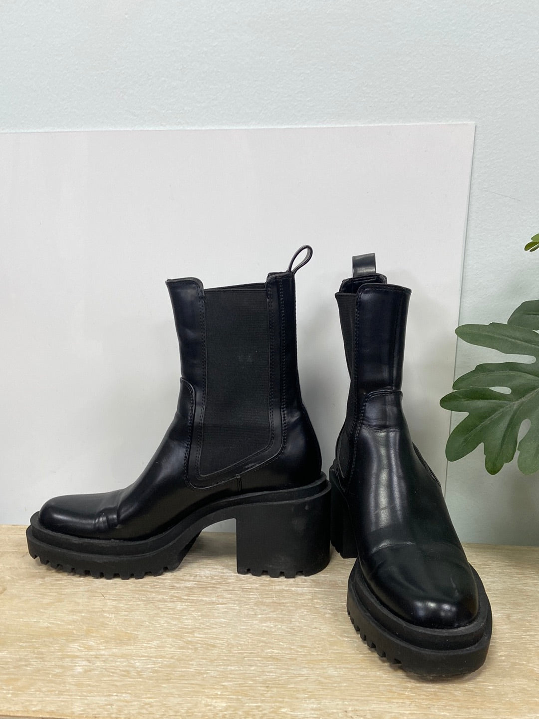 ZARA.Black platform ankle boots T.38 (Tara)