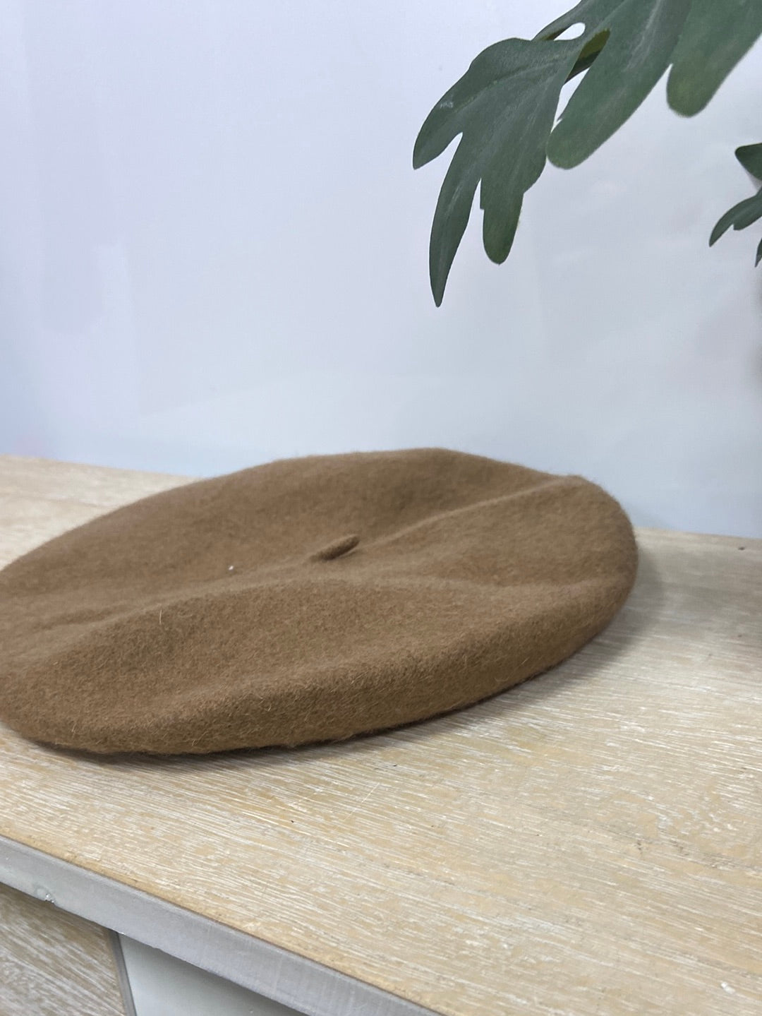 market. STRADIVARIUS.Boina beige T.M