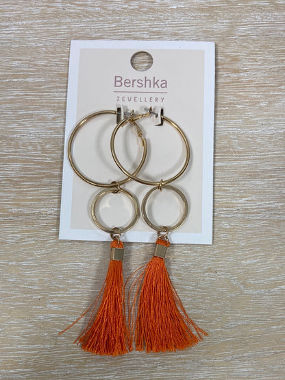BERSHKA.Pendientes maxi aros y flecos