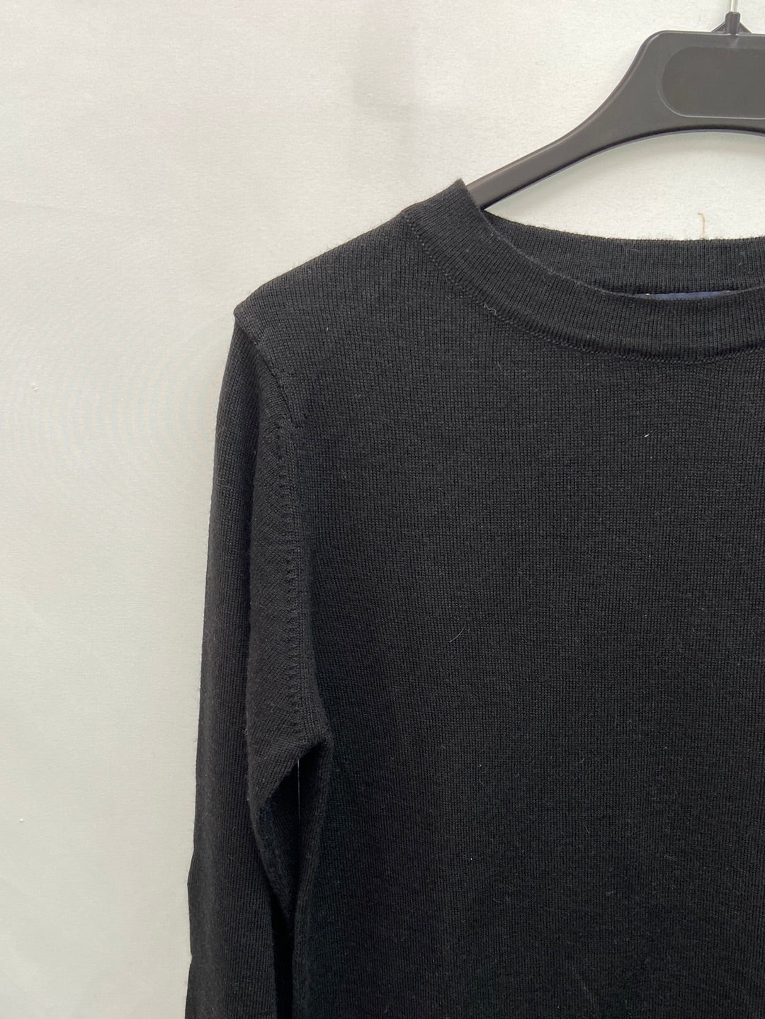 CHARO AGUIRRE.Jersey negro punto T. S