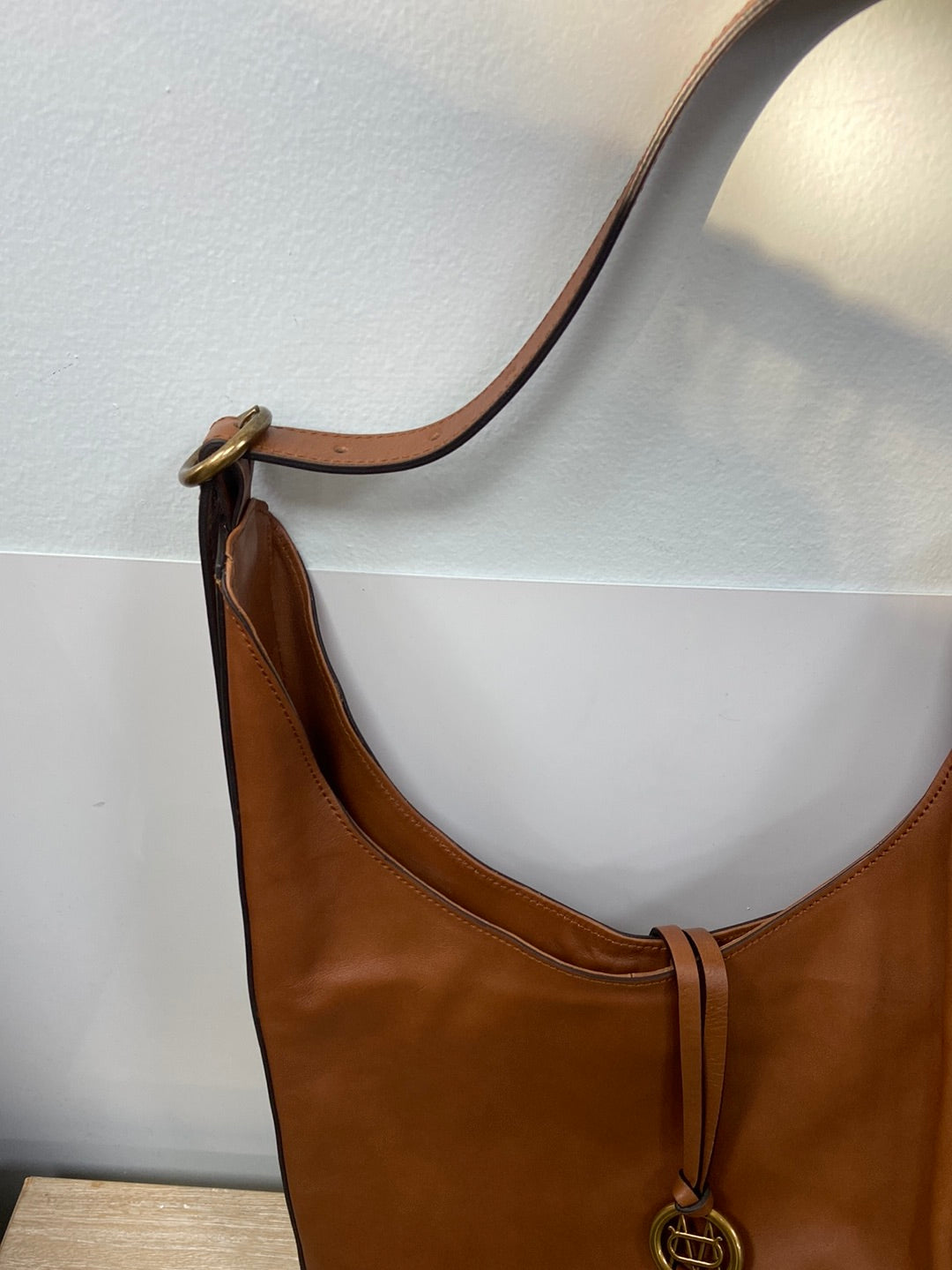 MASSIMO DUTTI. Camel leather bag