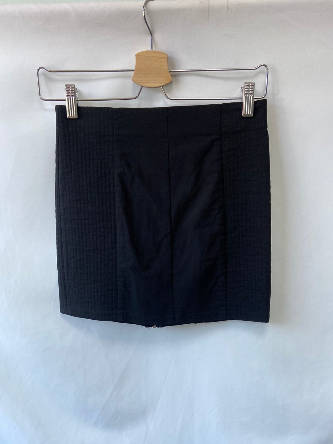 H&M.Falda elástica cremallera T.36