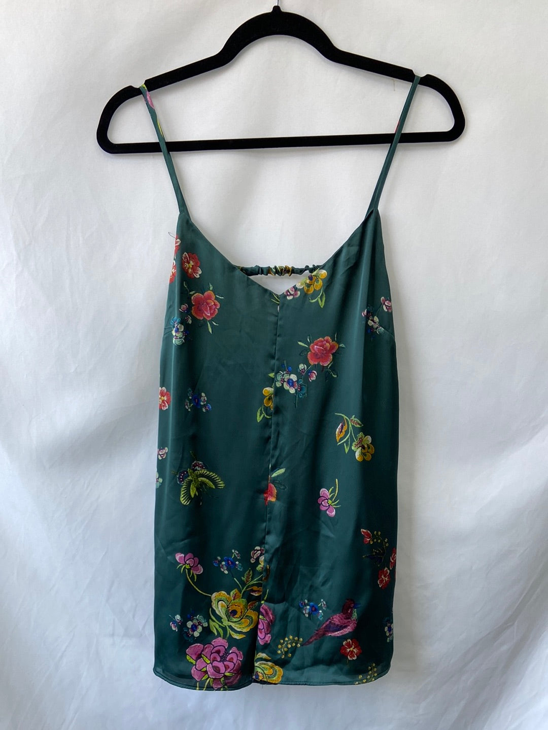 BERSHKA. Mono corto verde T.S