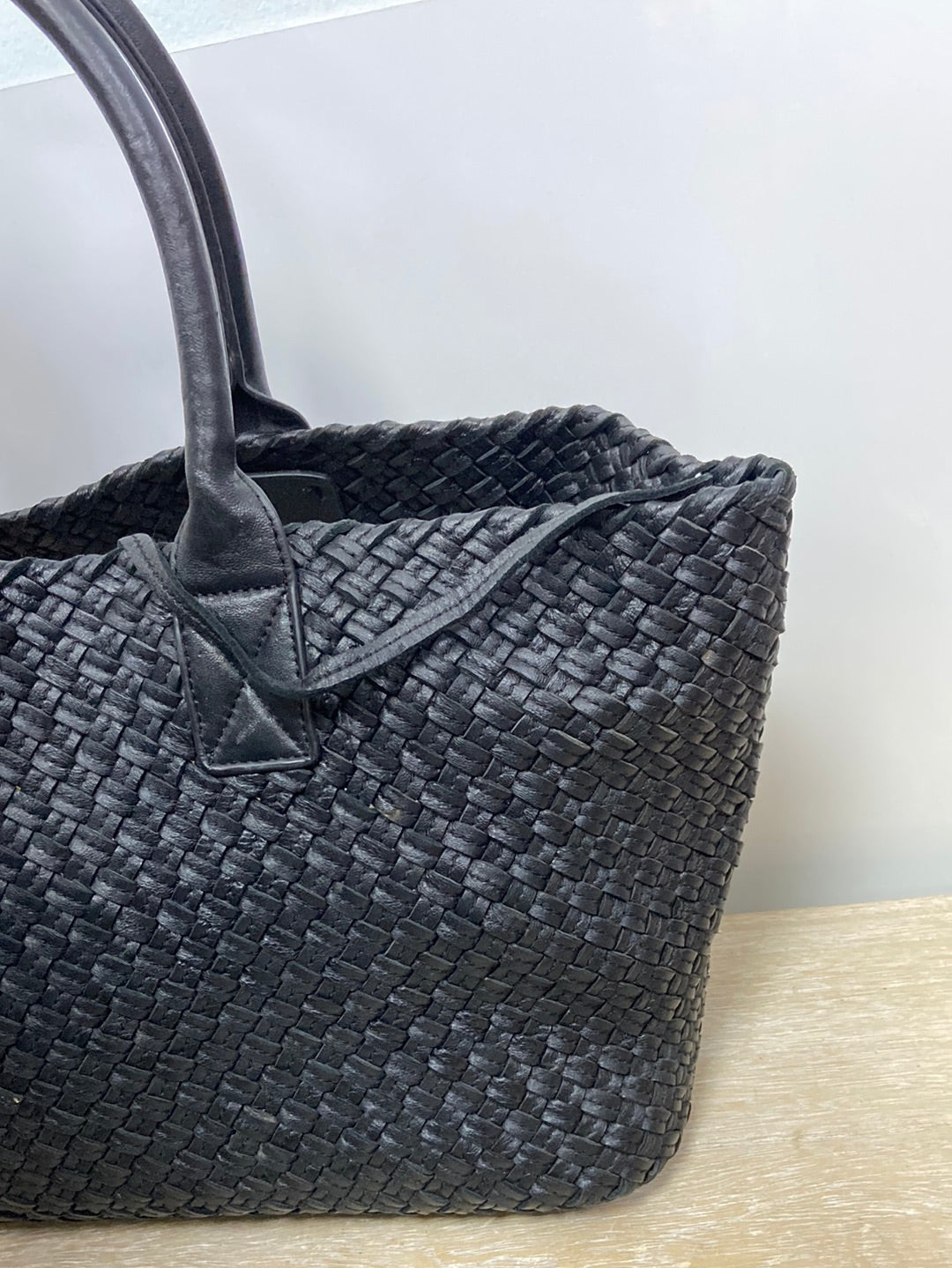 OTRAS.Bolso negro trenzado