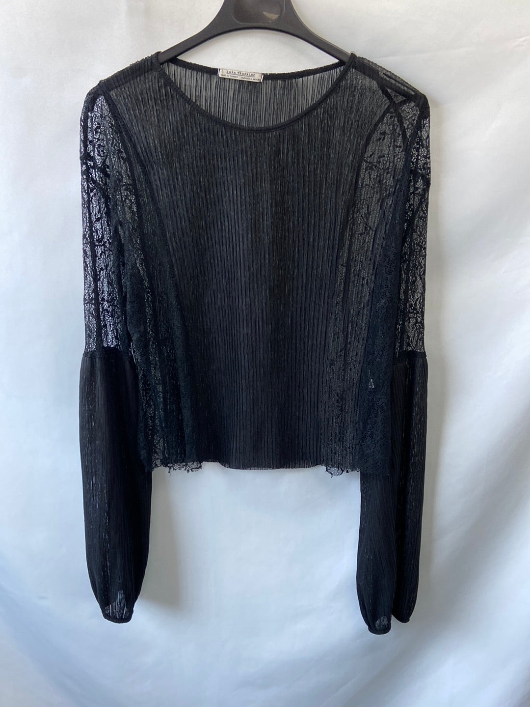 ZARA. Textured top with lace TL