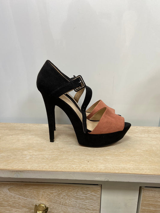 ZARA. Tacón bicolor T.40