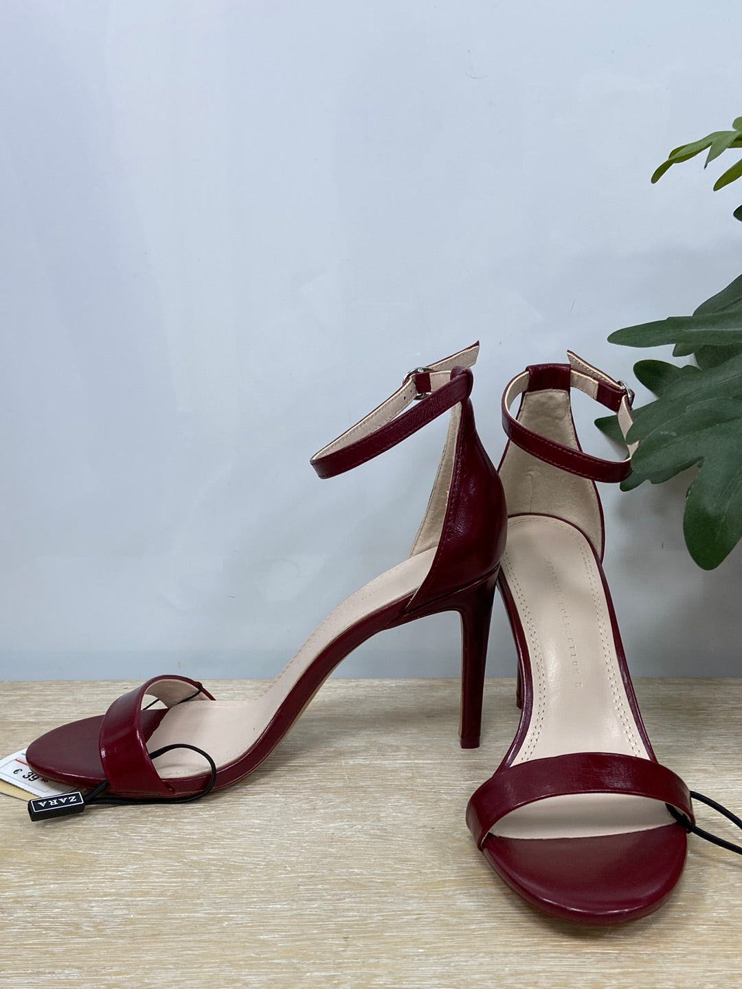 ZARA.Sandalias de tacón de piel T.39