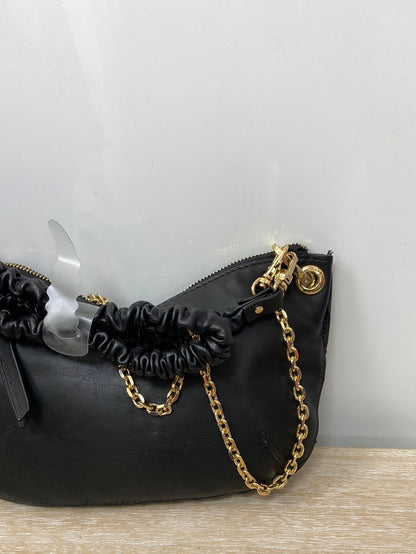 ZARA. bolso negro cadena dorada