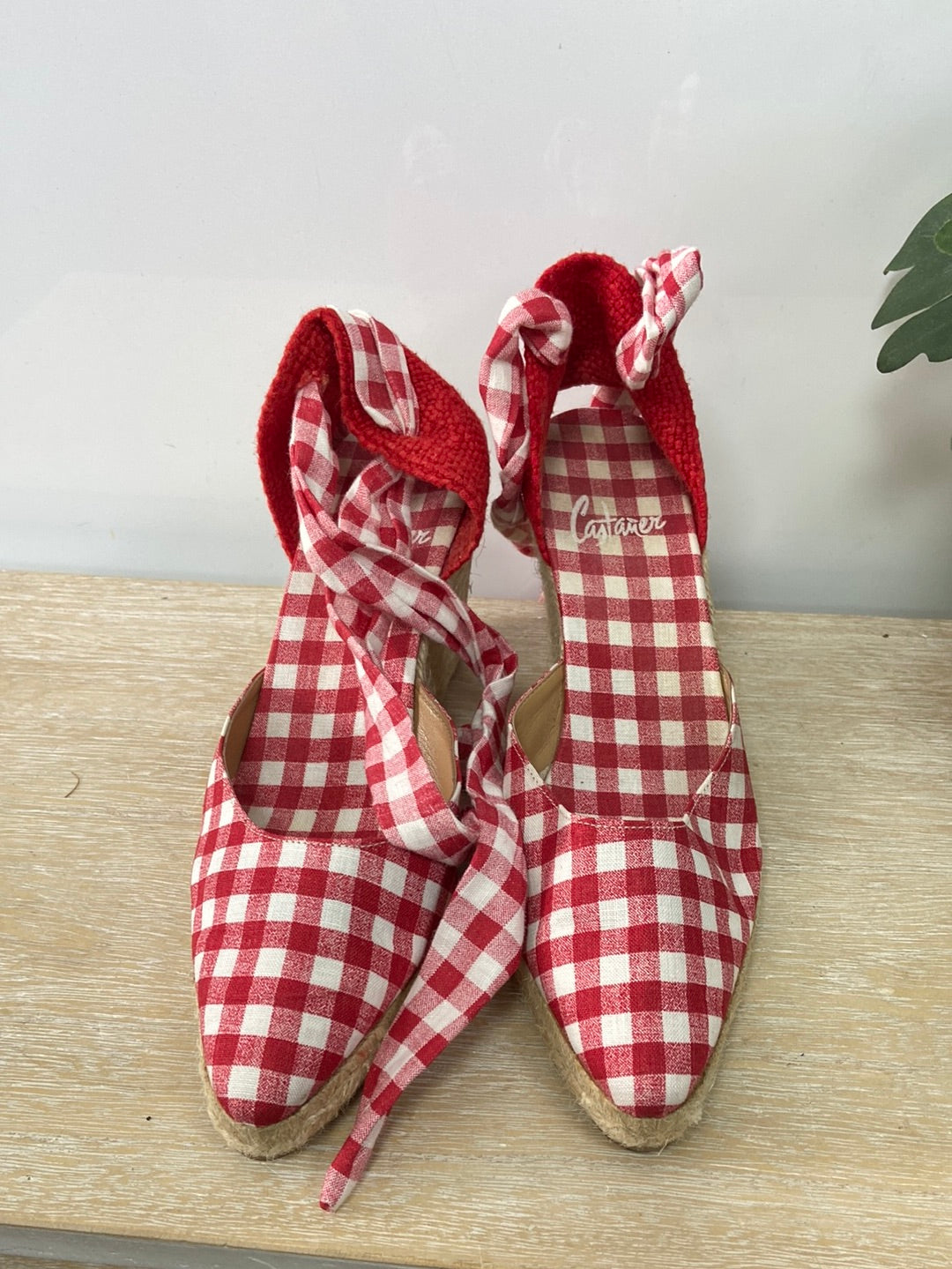 CASTAÑER. Cuñas cuadros vichi rojas T. 38