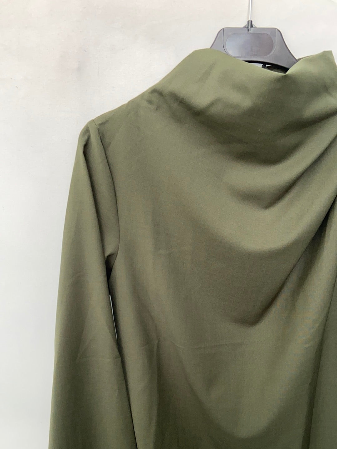 ZARA. Green fitted blouse Ts