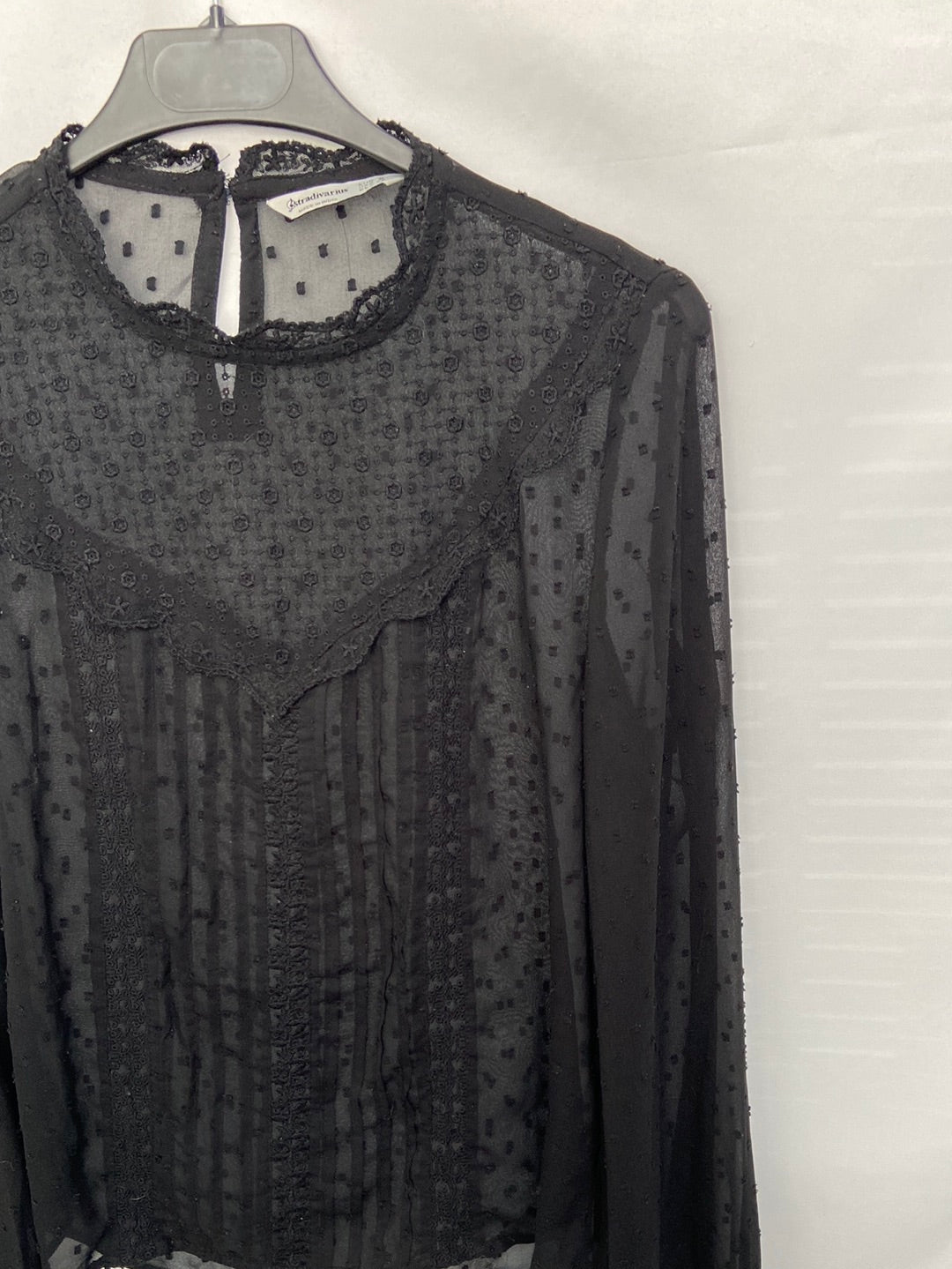 STRADIVARIUS. Black plumeti top TM