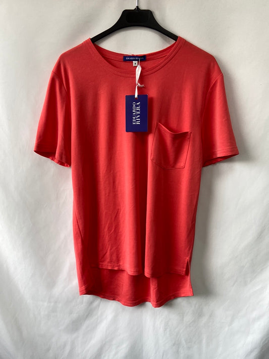 EDUARDO RIVERA.Camiseta básica Coral T.M