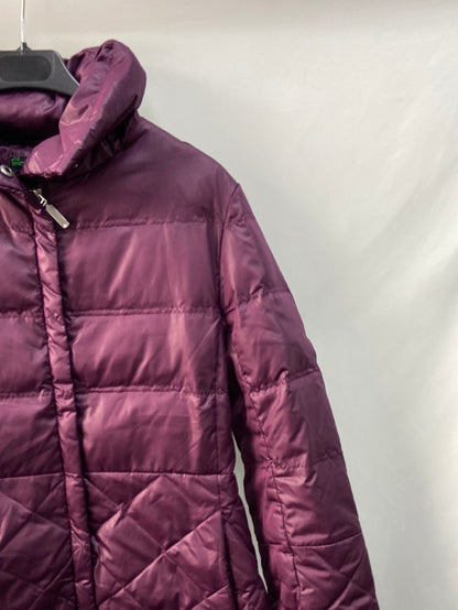 BENETTON.Plumas morado T.S