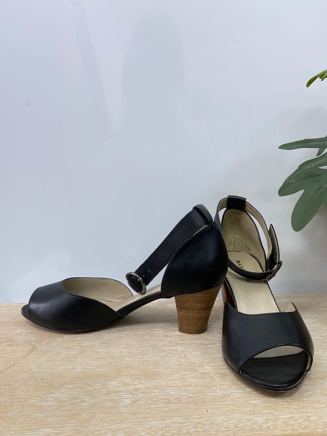 BARDAGE.Tacones negros T.38