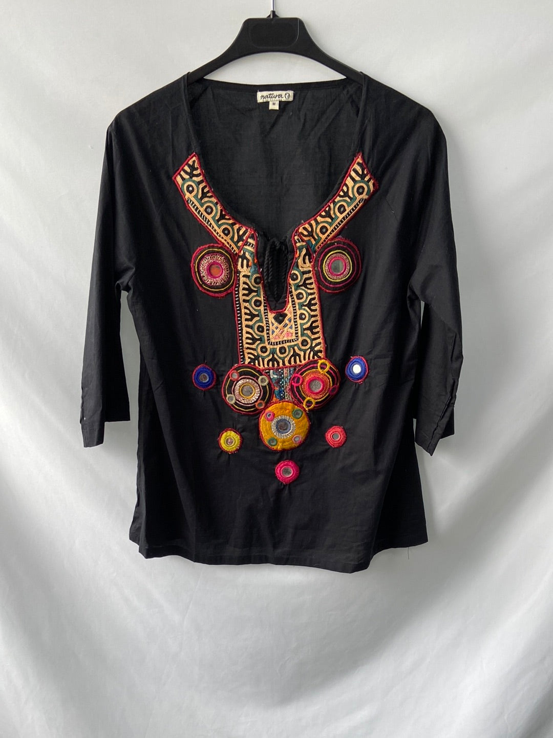NATURA.Blusa negra bordada T.m