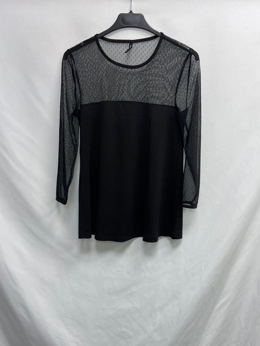 STRADIVARIUS. Camiseta negra plumeti T.s