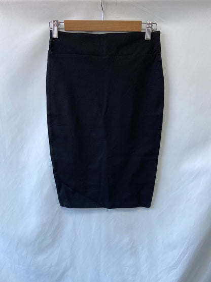 RESERVED.Falda negra tubo elástica T.34