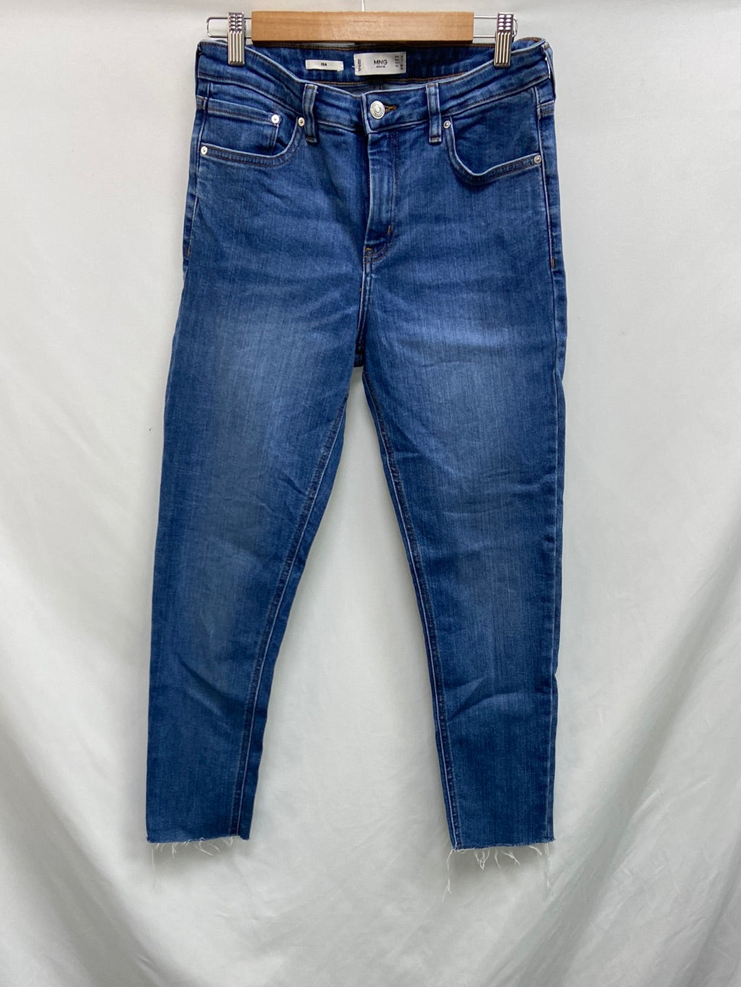 MANGO.Pantalones vaqueros clásicos T.40