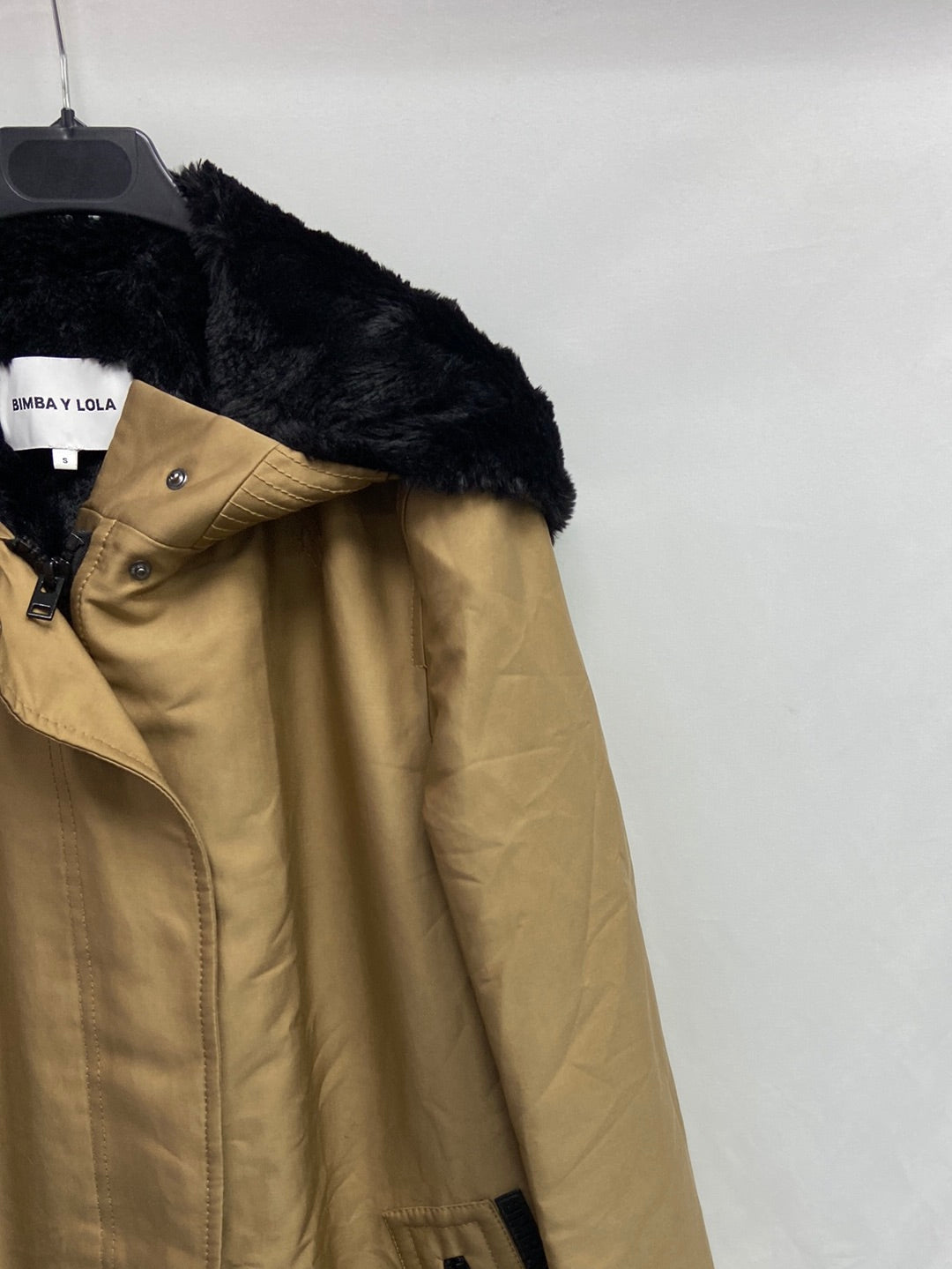 BIMBA Y LOLA. Beige fur coat TS