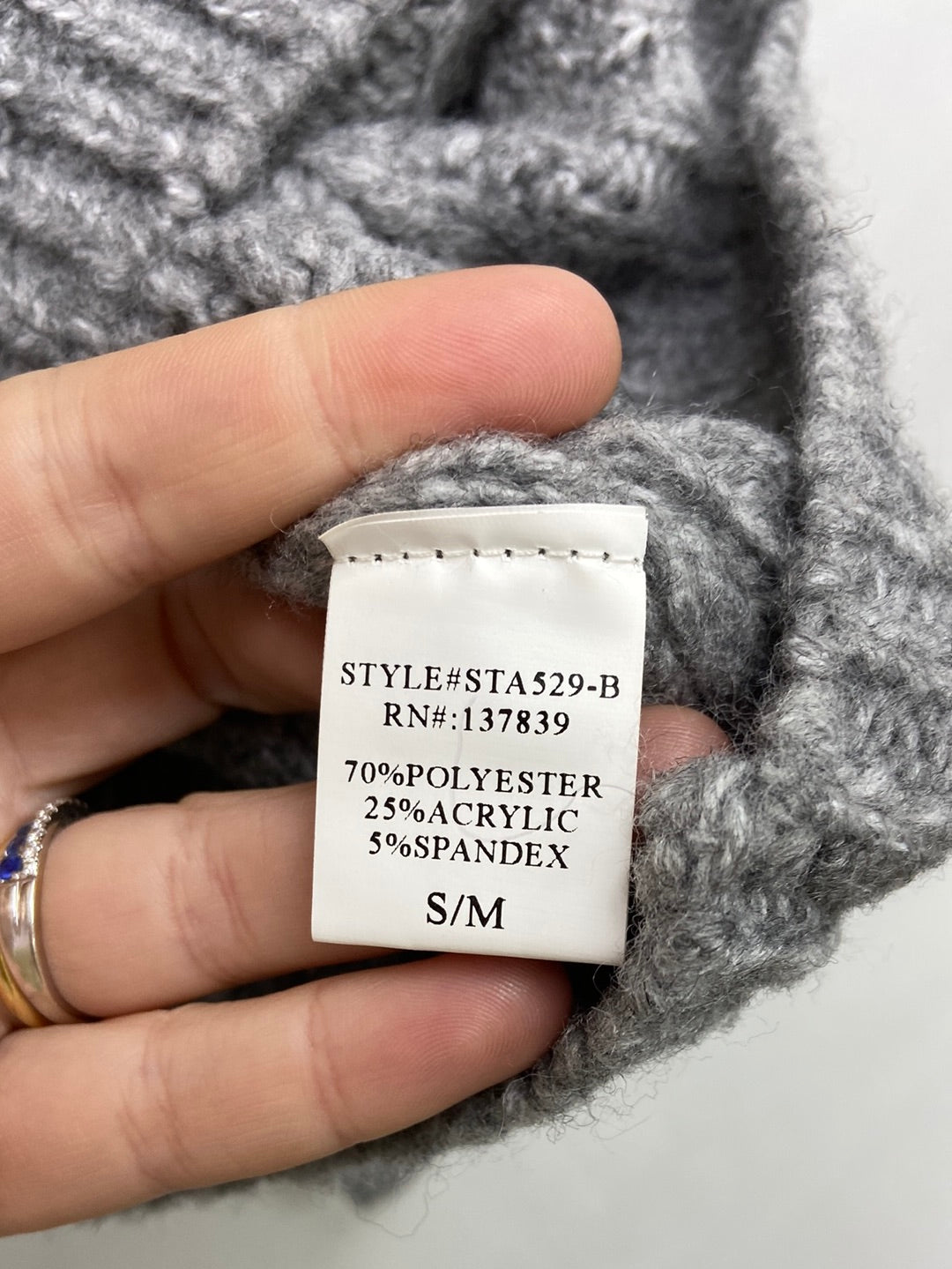 DEBUT. Grey V-neck sweater. TS/M