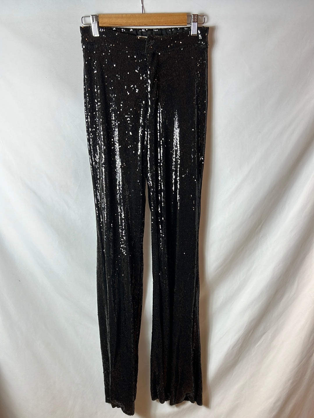 PULL&BEAR. Pantalón negro lentejuelas T.m