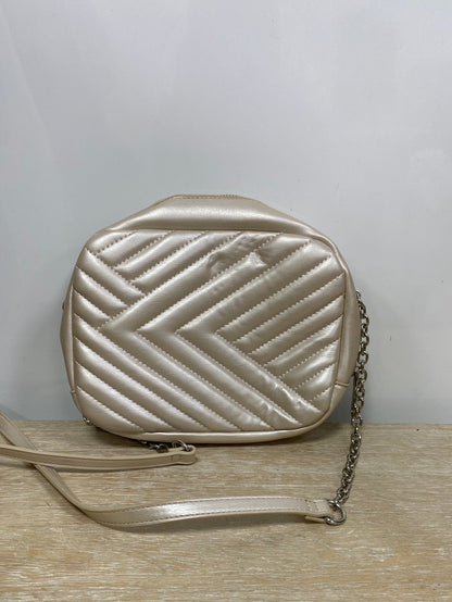 LEFTIES. Pearl-colored bag