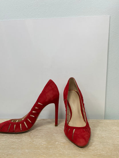 ZARA. Zapatos tacón antelina rojo T.38