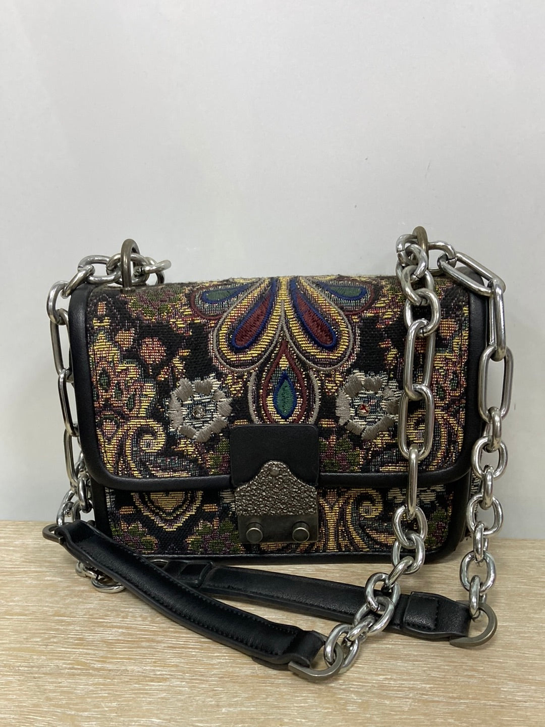 PARFOIS.Bolso tejido bordado