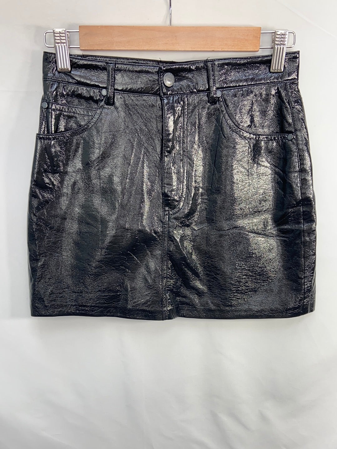 PULL&amp;BEAR. Short black vinyl skirt TS