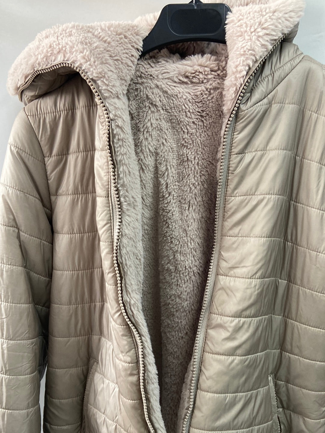 YOUNG FORMULA. Beige reversible coat S.40