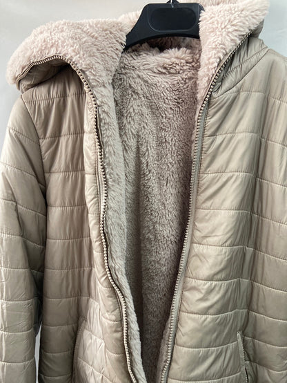 YOUNG FORMULA. Beige reversible coat S.40