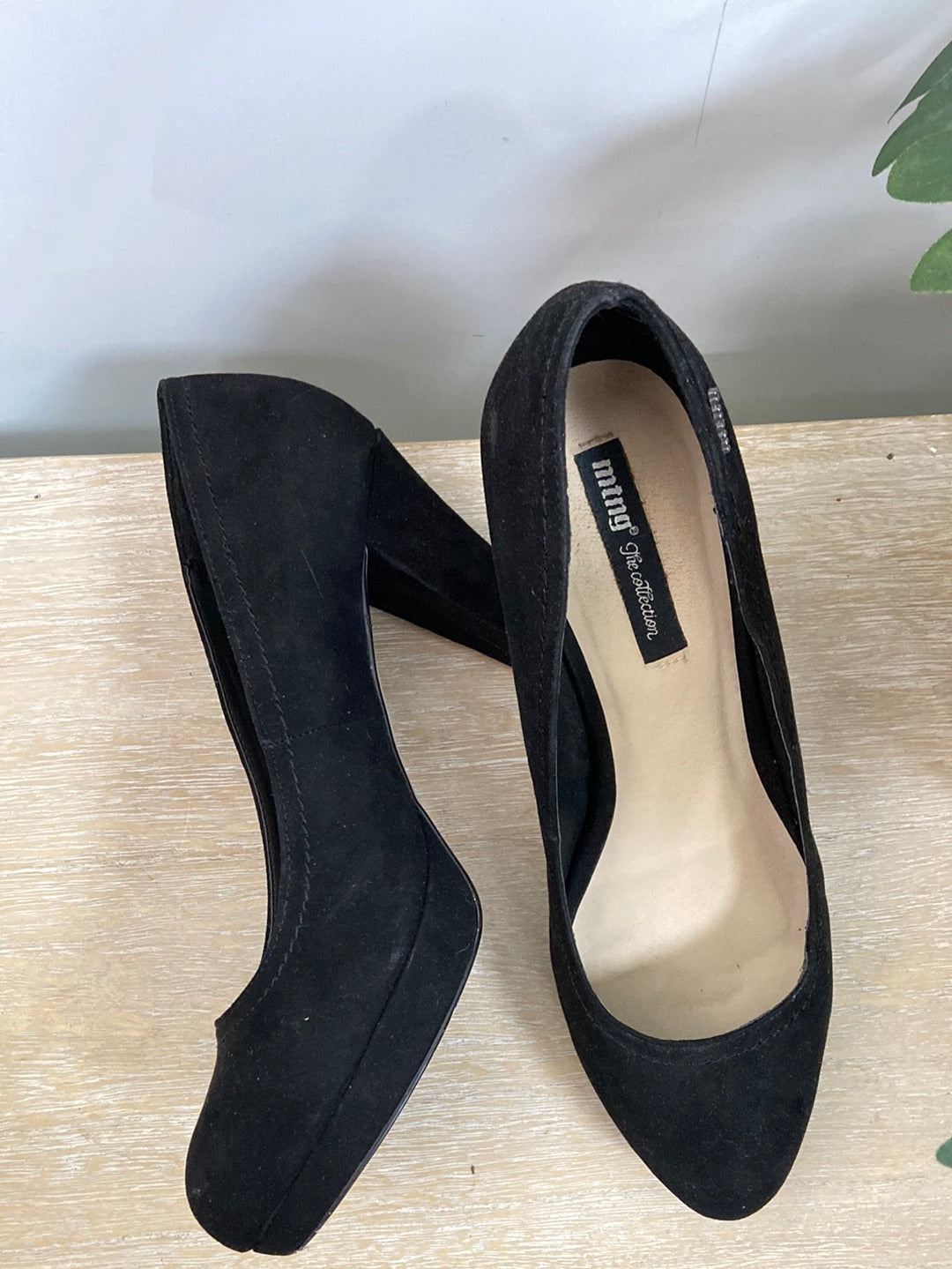 MUSTANG.Tacones negros antelina T.40