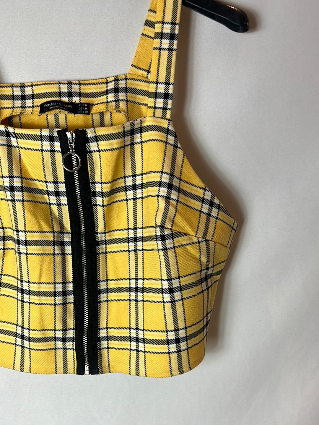 BERSHKA. Croptop cremallera cuadros.. T M