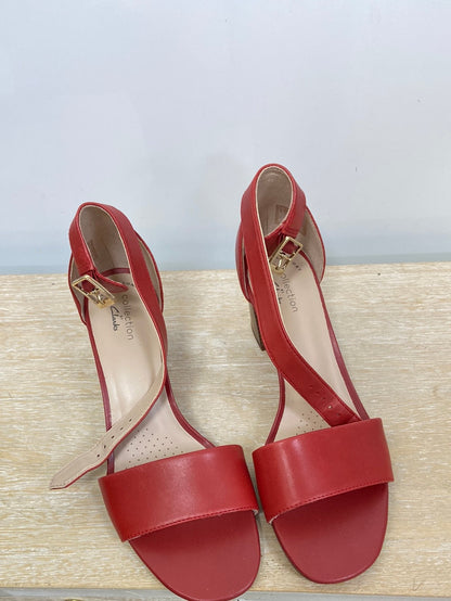 CLARKS. Sandalia piel rojas T.38