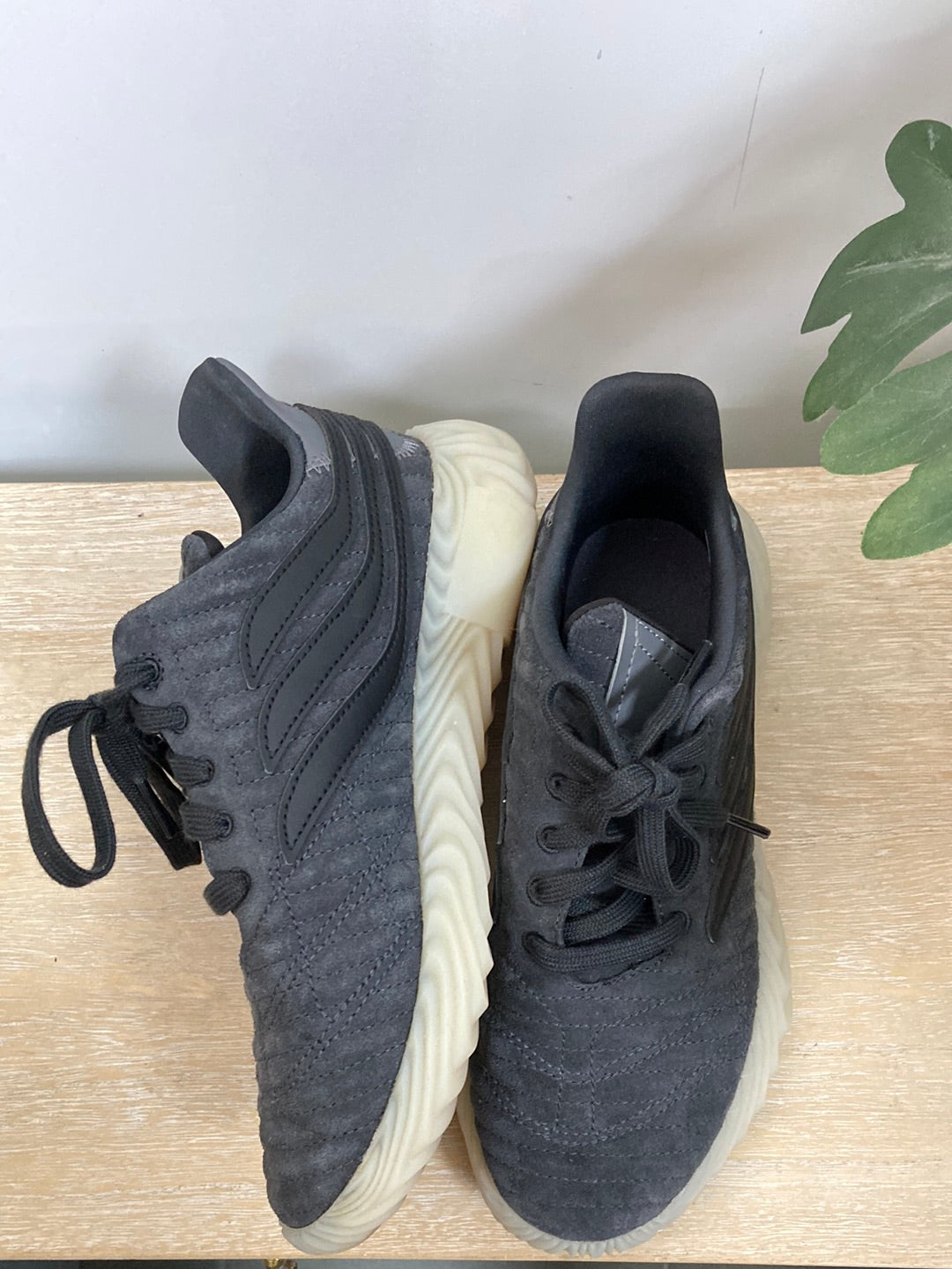 ADIDAS. Zapatilla modelo Sobakov T.38