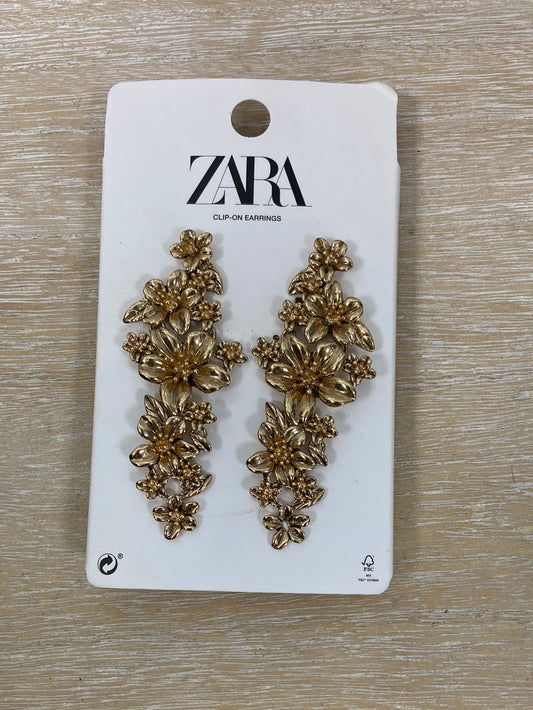 ZARA.Pendientes maxi dorados