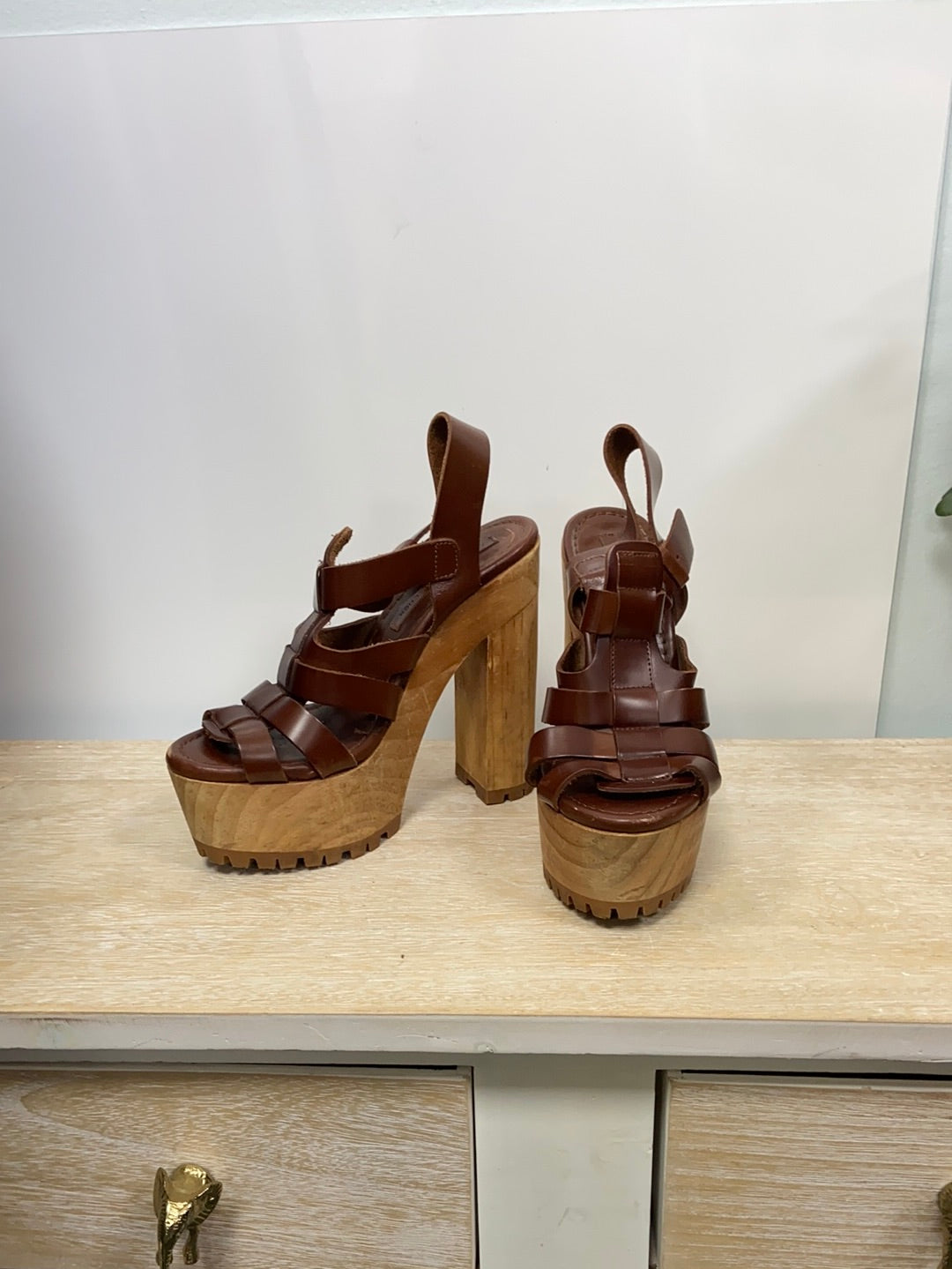 ZARA.Sandalias tiras plataforma T.37