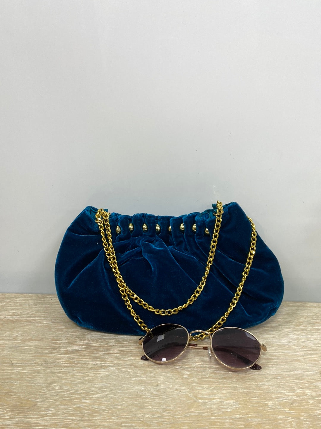 OTRAS.Bolso azul terciopelo