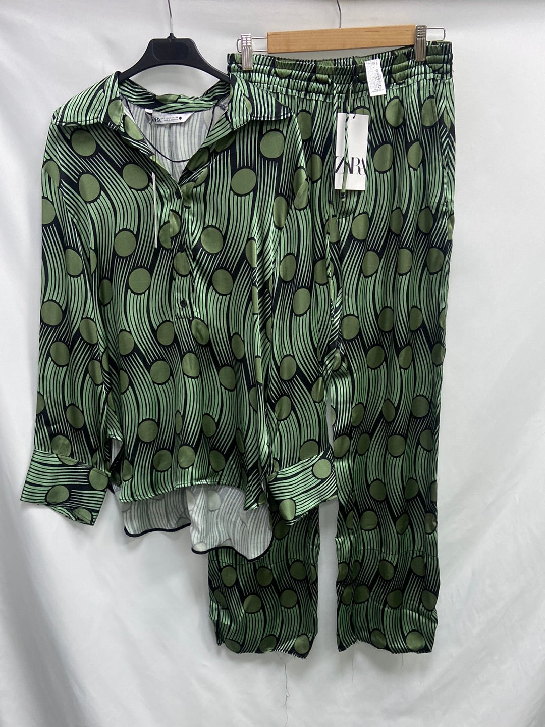 ZARA.Pantalones fluidos verdes T.S