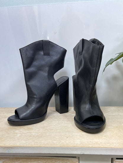 ZARA. Botin negro tacon talón descubierto T.40