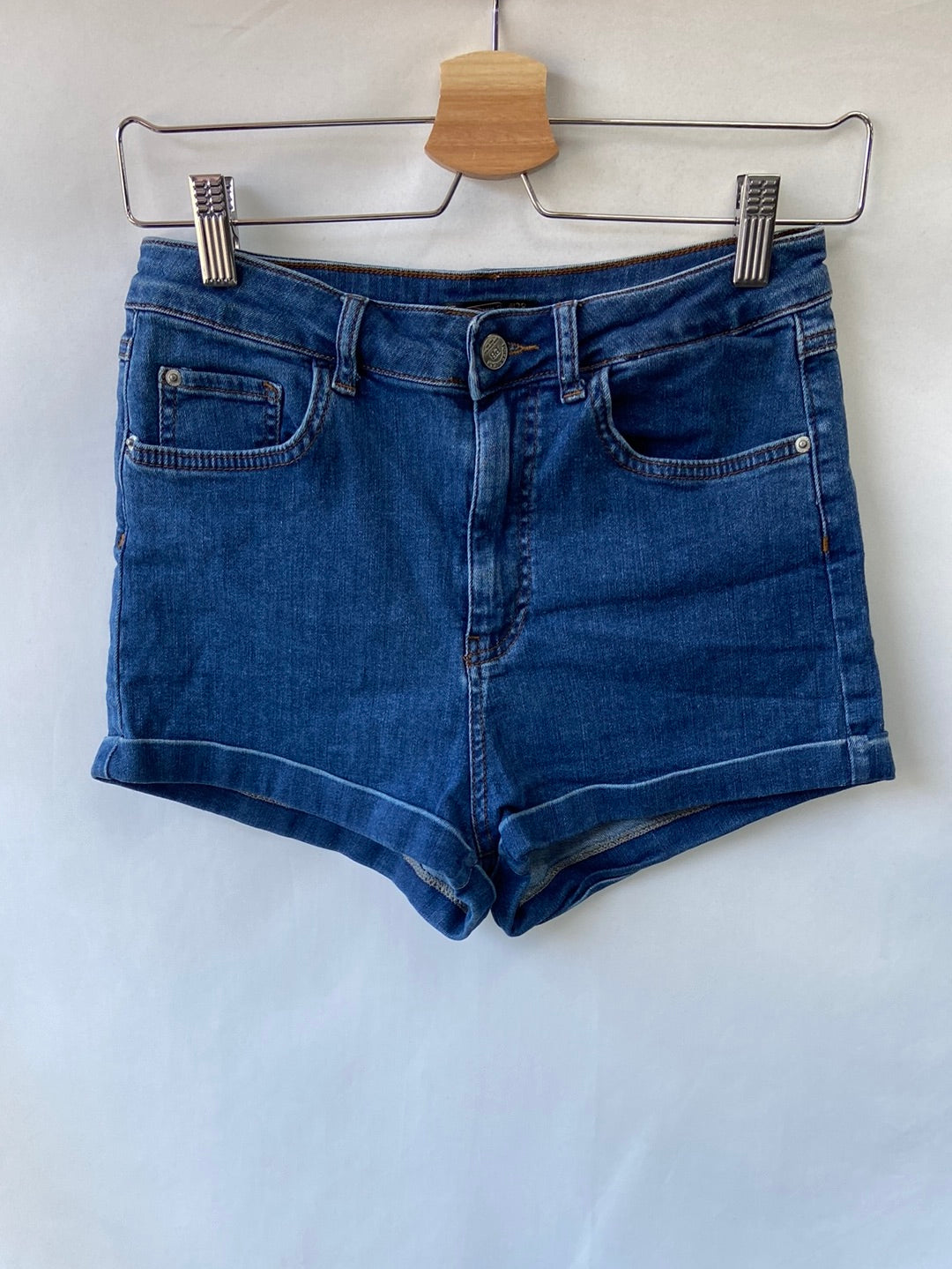 PULL&BEAR. Shorts denim elásticos T.38