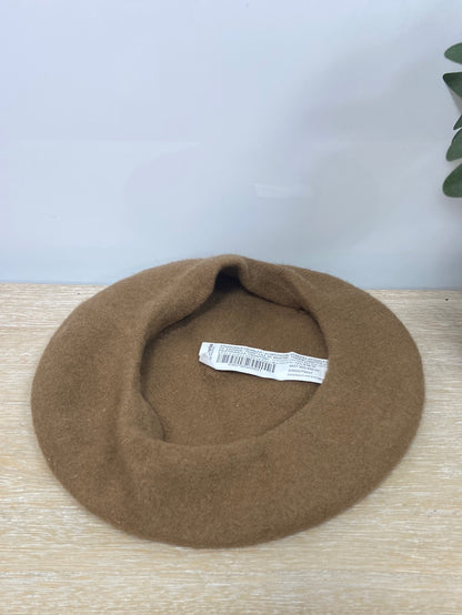 market. STRADIVARIUS.Boina beige T.M