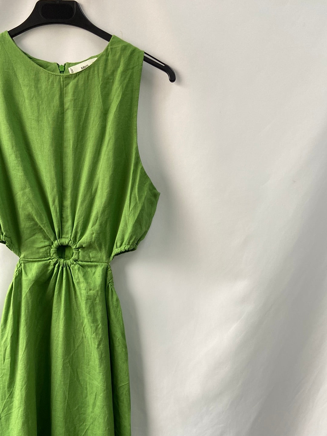 MANGO.Vestido verde cut outs T.s