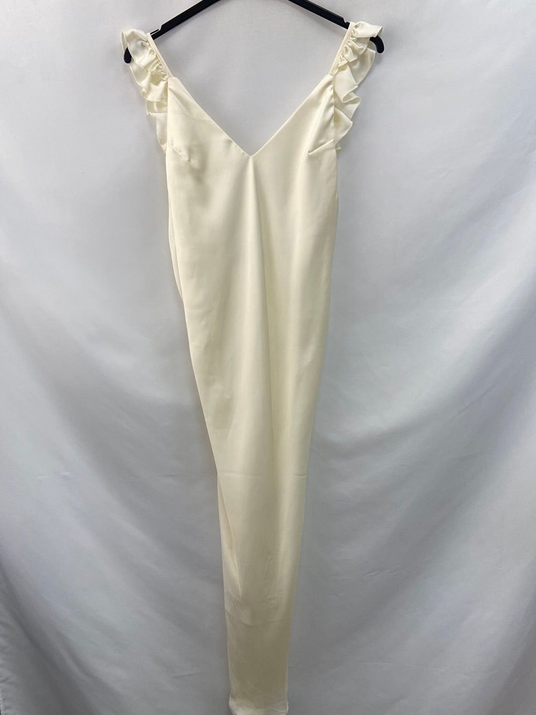 BY CLÉA.Vestido midi crema satinado (34,36 y 38)