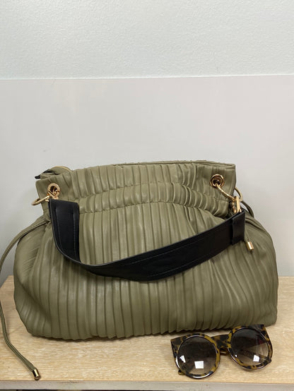 PARFOIS.Bolso verde plisado