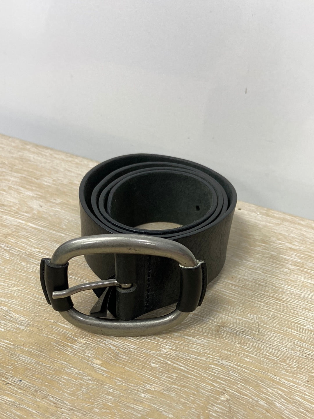 MASSIMO DUTTI. Cinturón negro piel  T.75