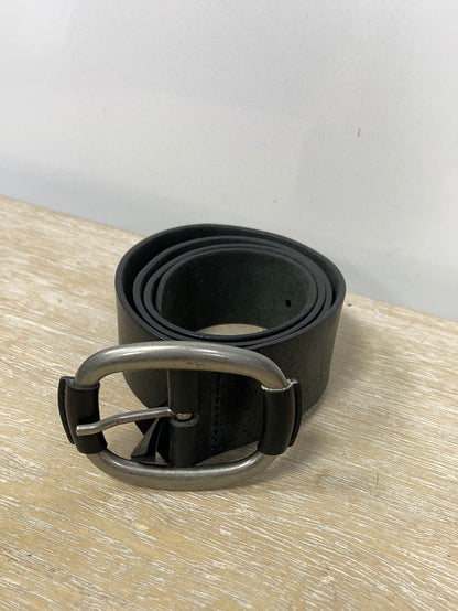 MASSIMO DUTTI. Cinturón negro piel  T.75