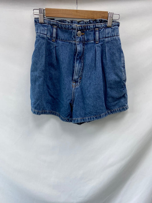 PULL&BEAR.Shorts estilo paperback  T.M