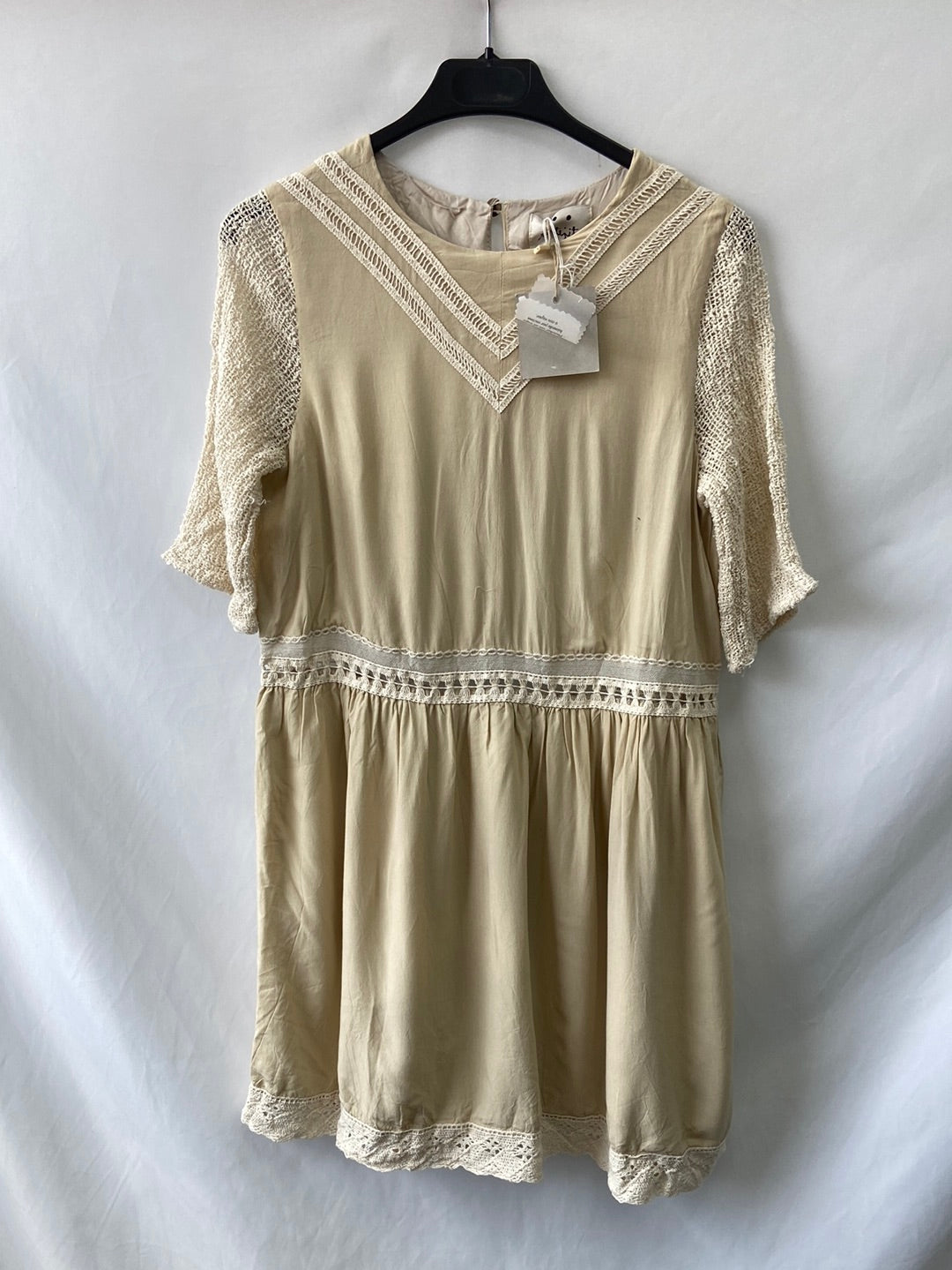 LENTJITA. Beige lace dress S.xs