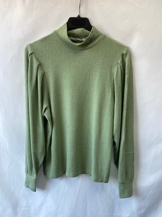 STRADIVARIUS.Pastel green ts soft sweater